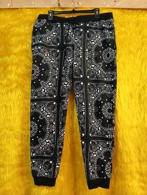Fleece-Lined Jogger Pants Size XL – Black & White Bandana Print